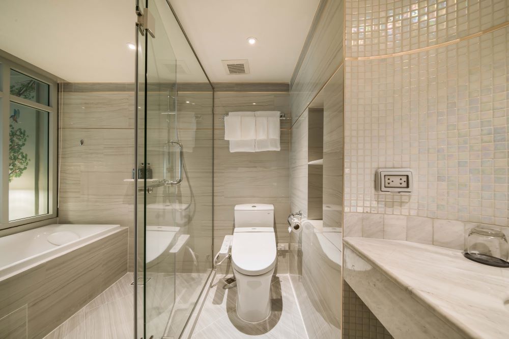 3 Vouchers of Deluxe Suite with Breakfast + Free a Salil Collection Cap