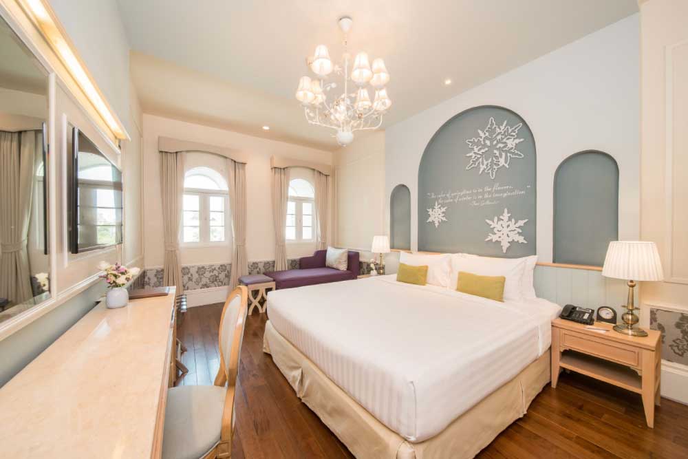 Grand Deluxe Room with Breakfast